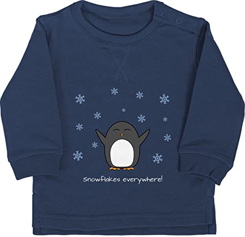 ShirtYouWant Weihnachten - Snowflakes Everywhere! - Pinguin - Winter - 12/18 Monate - Navy Blau - Baby Winter Pullover Jungen - BZ31 - - Baby Jungen Mädchen Sweatshirt Pullover
