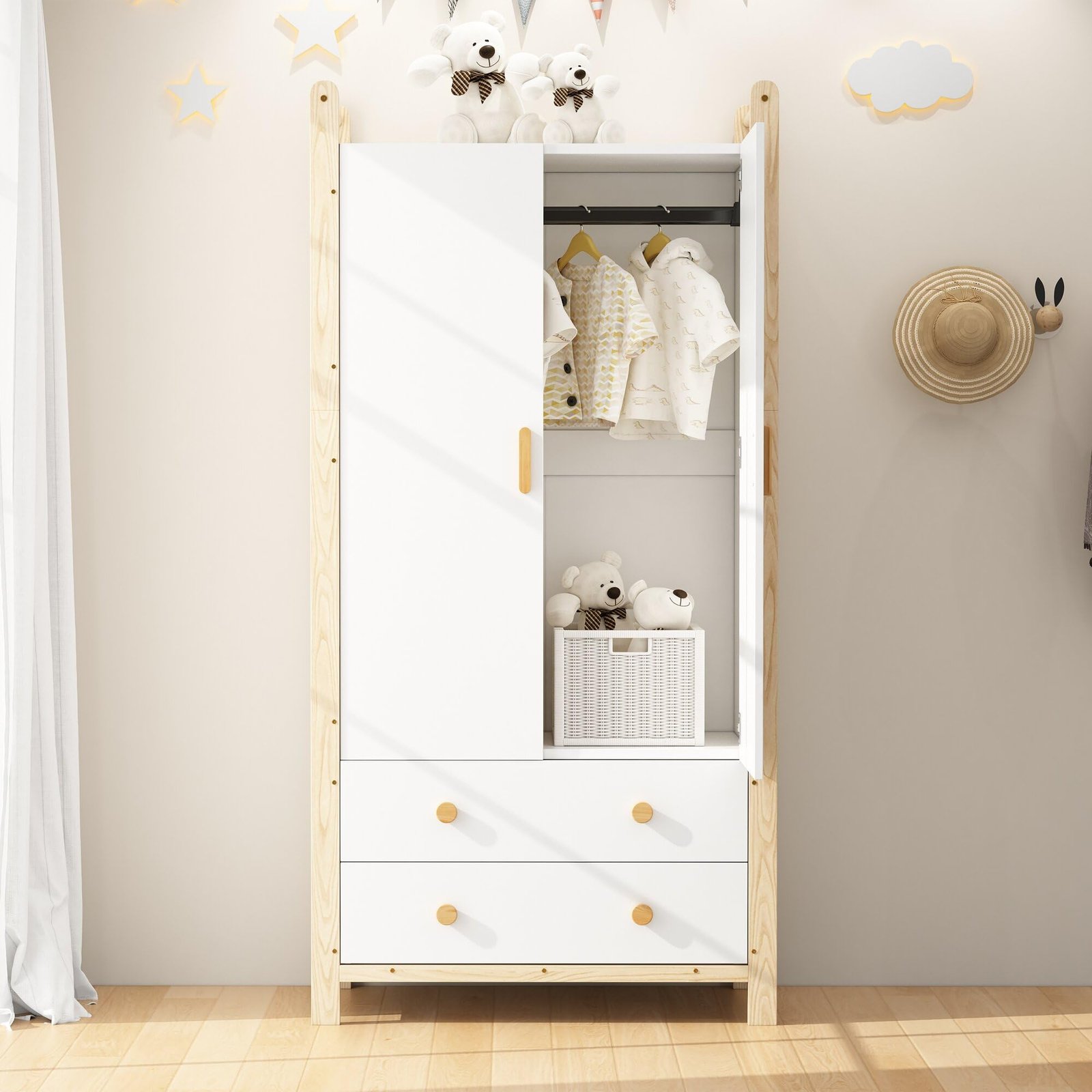 Weißer Kleiderschrank fürs Kinderzimmer